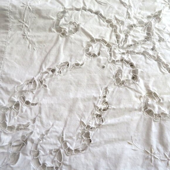 Vintage White Cotton Battenburg Lace Embroidered Cutwork Tablecloth Floral Desig - Picture 8 of 11